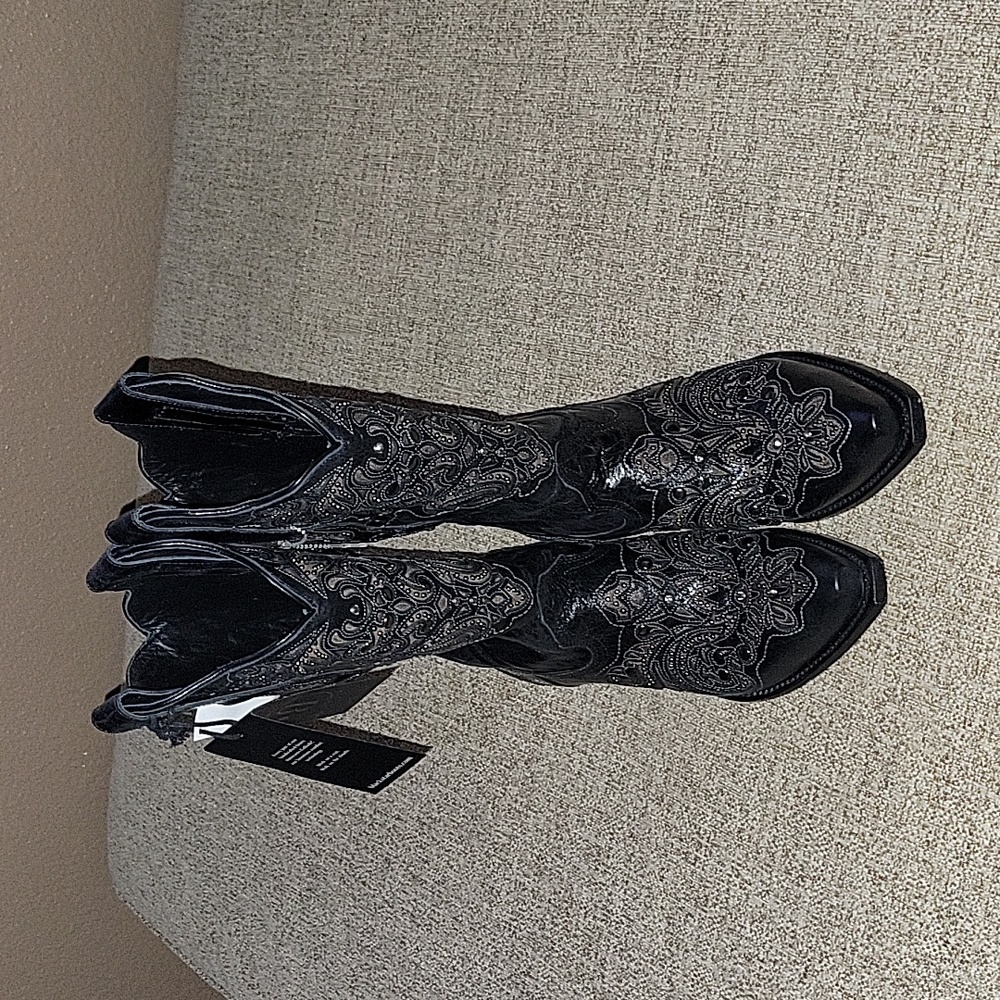 BLACK STAR  SZ 7 NEW WITHOUT BOX GENUINE LEATHER